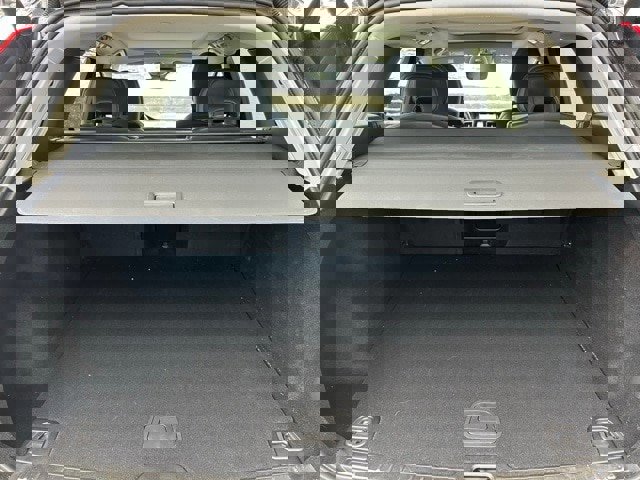 Used 2022 Volvo XC60 B5 Momentum w/ Climate Package image 11