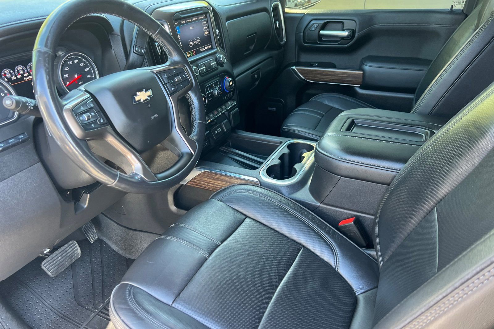 Used 2020 Chevrolet Silverado 1500 High Country w/ Technology Package image 11