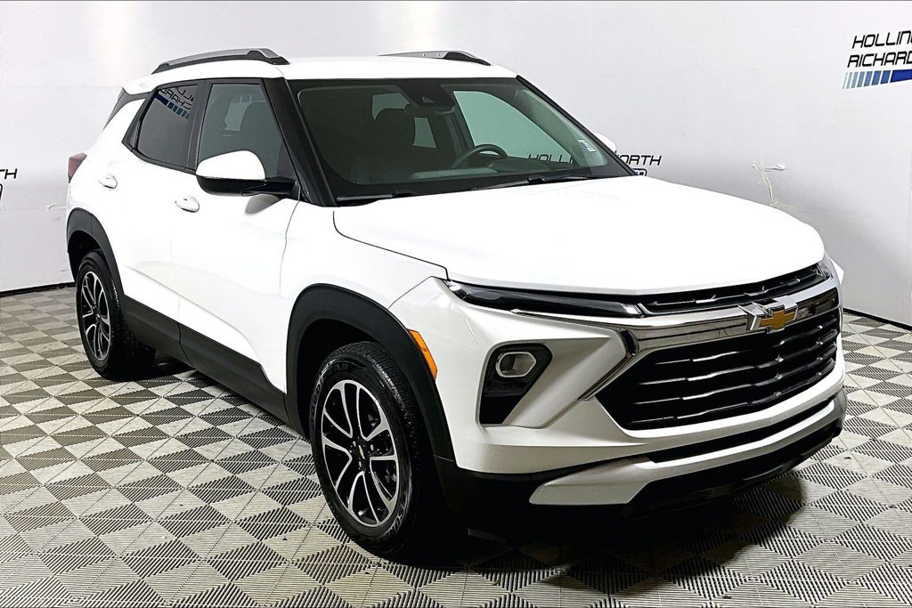 Used 2025 Chevrolet TrailBlazer LT FWD image 3