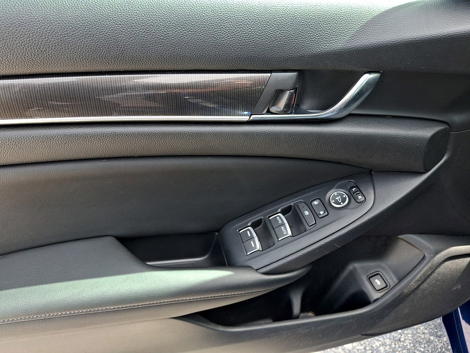 Used 2019 Honda Accord Sport image 11