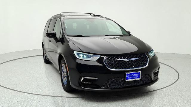 Used 2022 Chrysler Pacifica Touring-L FWD image 2