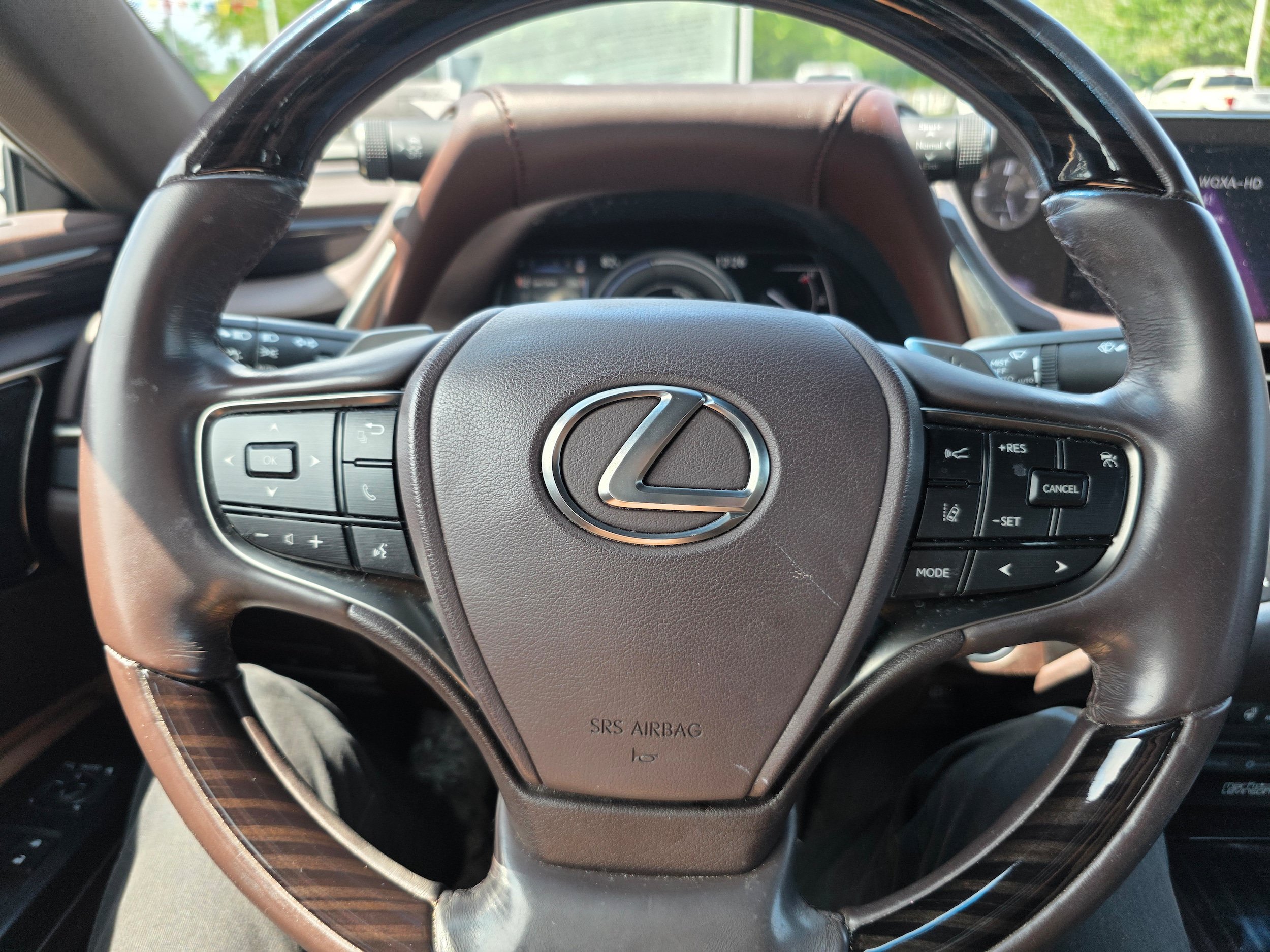 Used 2021 Lexus ES 300h w/ Accessory Package FWD image 14