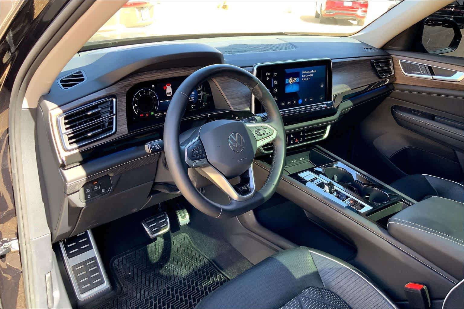 Used 2025 Volkswagen Atlas SEL Premium R-Line AWD/4WD image 17