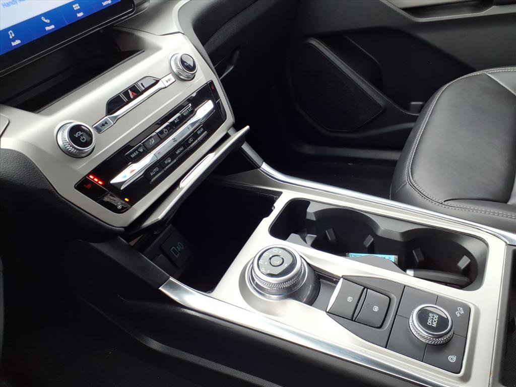 Certified 2022 Ford Explorer XLT w/ Equipment Group 202A image 18