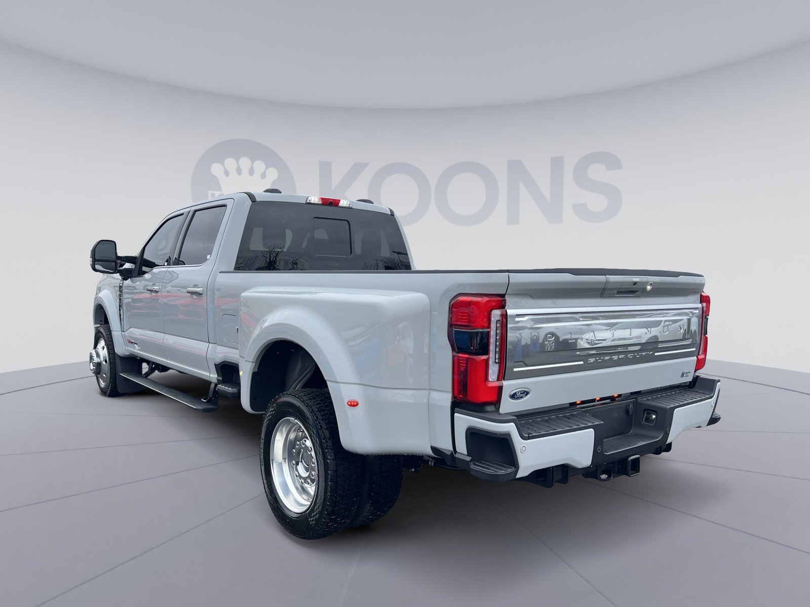 Certified 2026 Ford F450 Platinum w/ Platinum Plus Package image 4