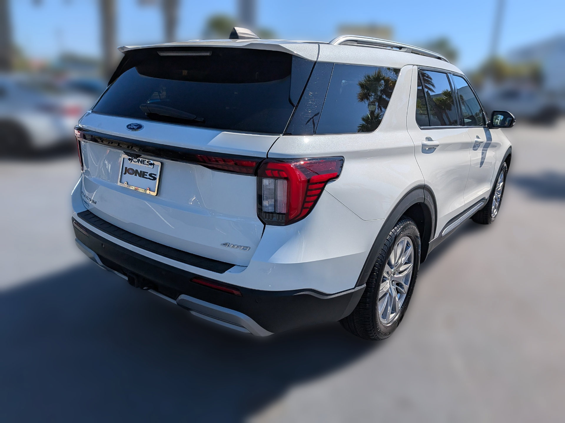 Certified 2025 Ford Explorer Platinum AWD/4WD image 4