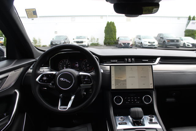 Used 2025 Jaguar F-PACE R-Dynamic S AWD/4WD image 31