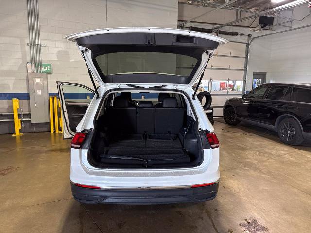 Used 2023 Volkswagen Tiguan SE w/ Panoramic Sunroof Package FWD image 29