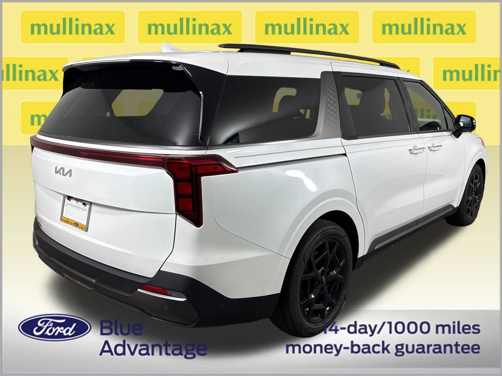 Used 2025 Kia Carnival SX FWD image 4