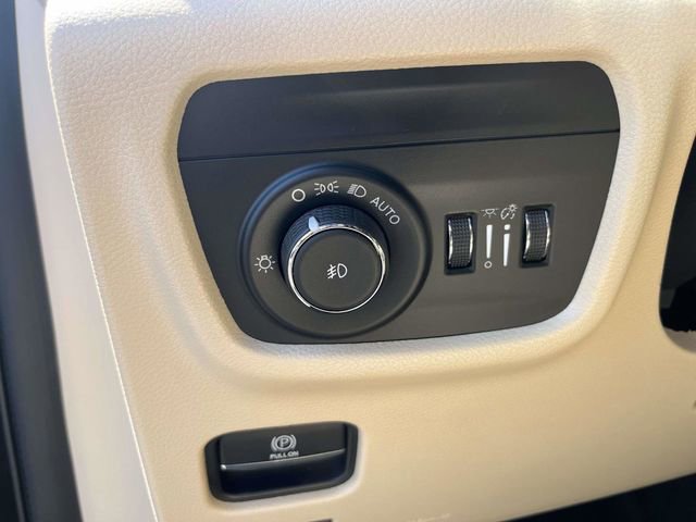 Used 2023 Jeep Grand Cherokee Limited RWD image 14