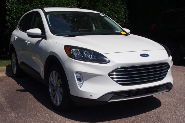 Certified 2022 Ford Escape Titanium w/ Titanium Elite Package AWD/4WD image 2