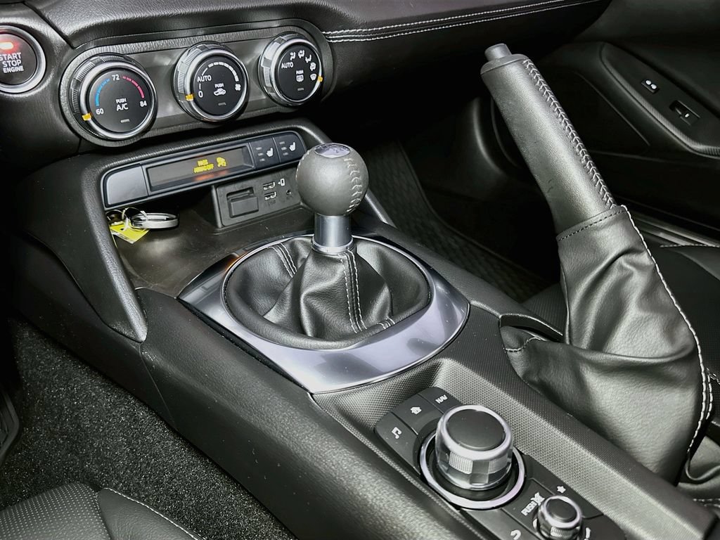 Used 2022 MAZDA MX-5 Miata Grand Touring w/ Weather Package RWD image 18