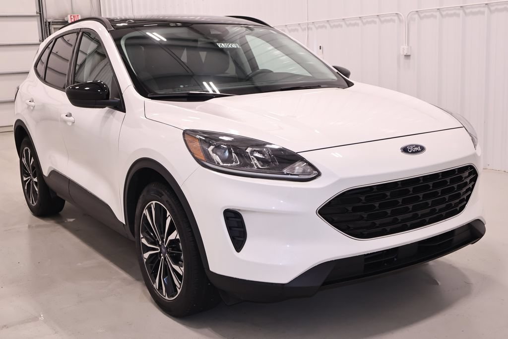 Certified 2022 Ford Escape SE w/ SE Sport Appearance Package AWD/4WD image 4