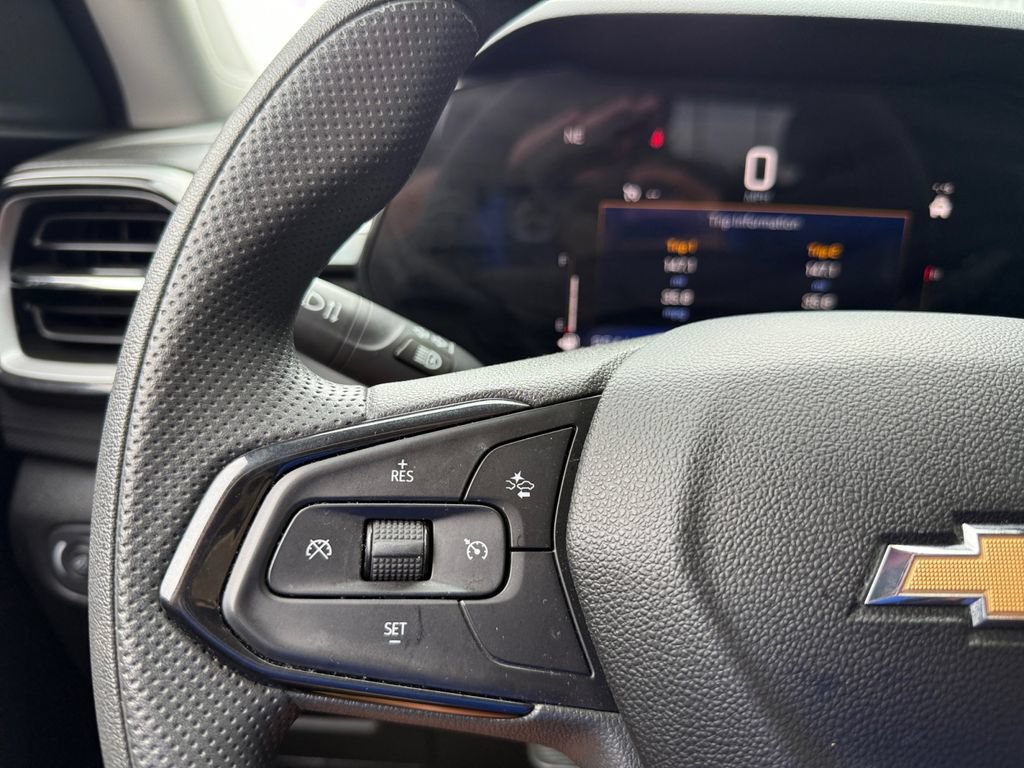 Used 2025 Chevrolet TrailBlazer LT AWD/4WD image 18