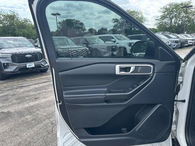 Certified 2020 Ford Explorer XLT w/ Equipment Group 202A AWD/4WD image 9