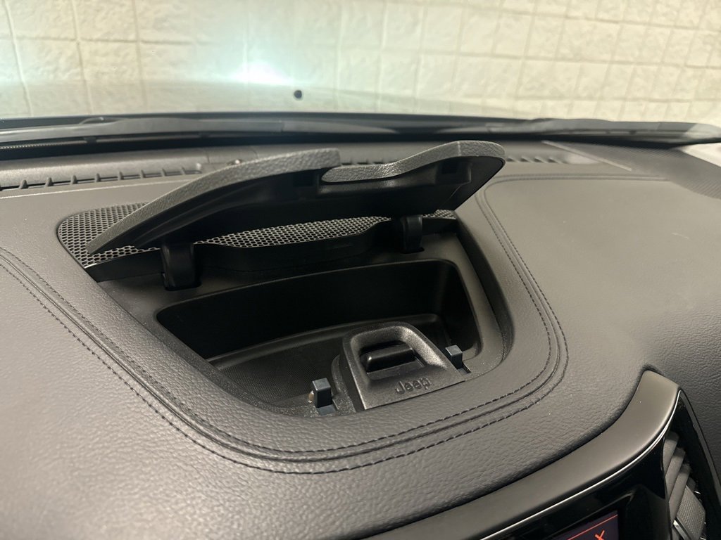 Used 2020 Jeep Cherokee Limited image 27