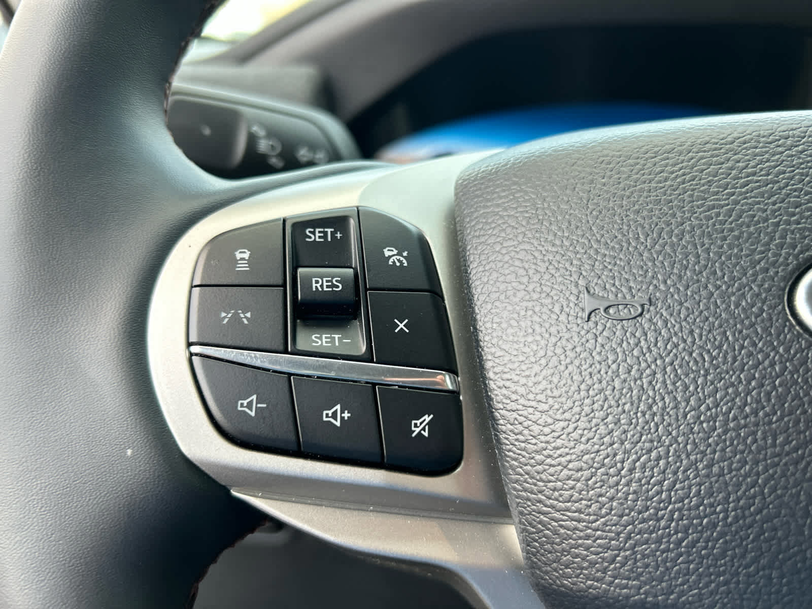 Certified 2025 Ford Explorer Active image 36