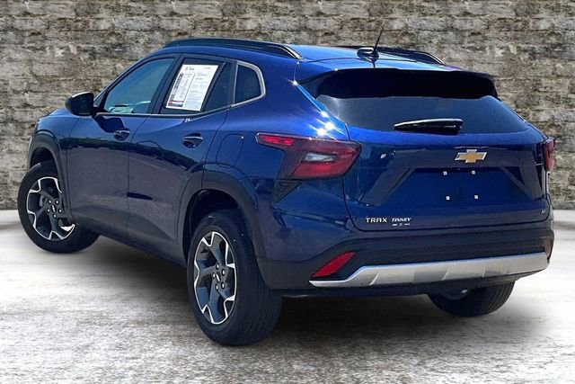 Used 2024 Chevrolet Trax LT w/ Driver Confidence Package FWD image 4