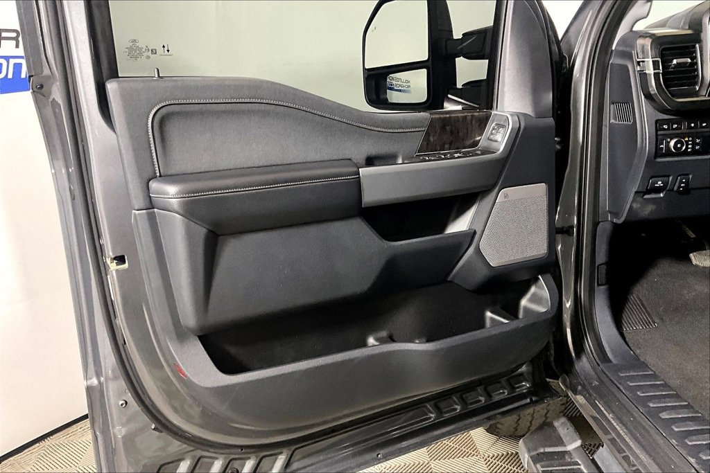 Certified 2024 Ford F250 Lariat w/ Lariat Ultimate Package AWD/4WD image 18