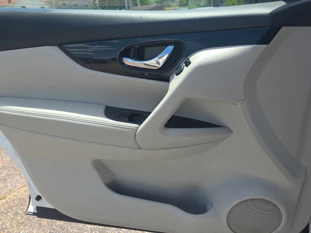 Used 2021 Nissan Rogue Sport SV AWD/4WD image 13