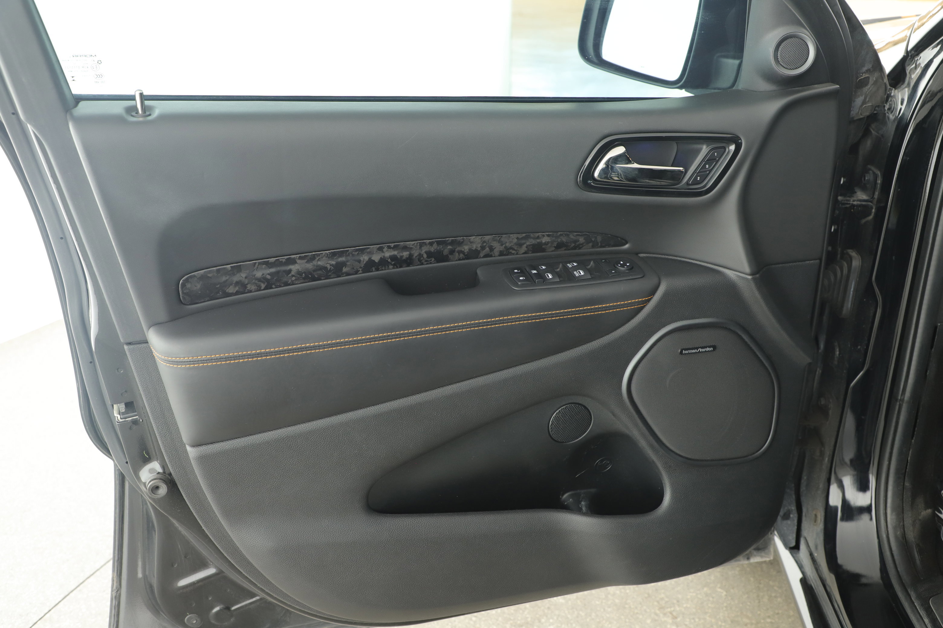 Used 2023 Dodge Durango R/T w/ Hemi Orange Plus Package image 9