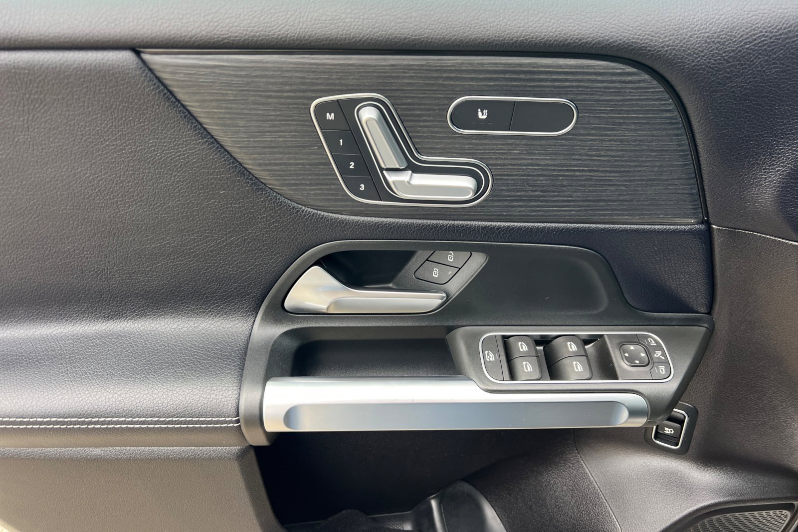 Used 2020 Mercedes-Benz GLB 250 4MATIC image 12