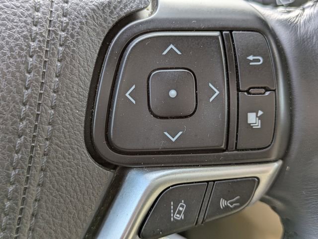 Used 2018 Toyota Highlander Limited Platinum FWD image 26