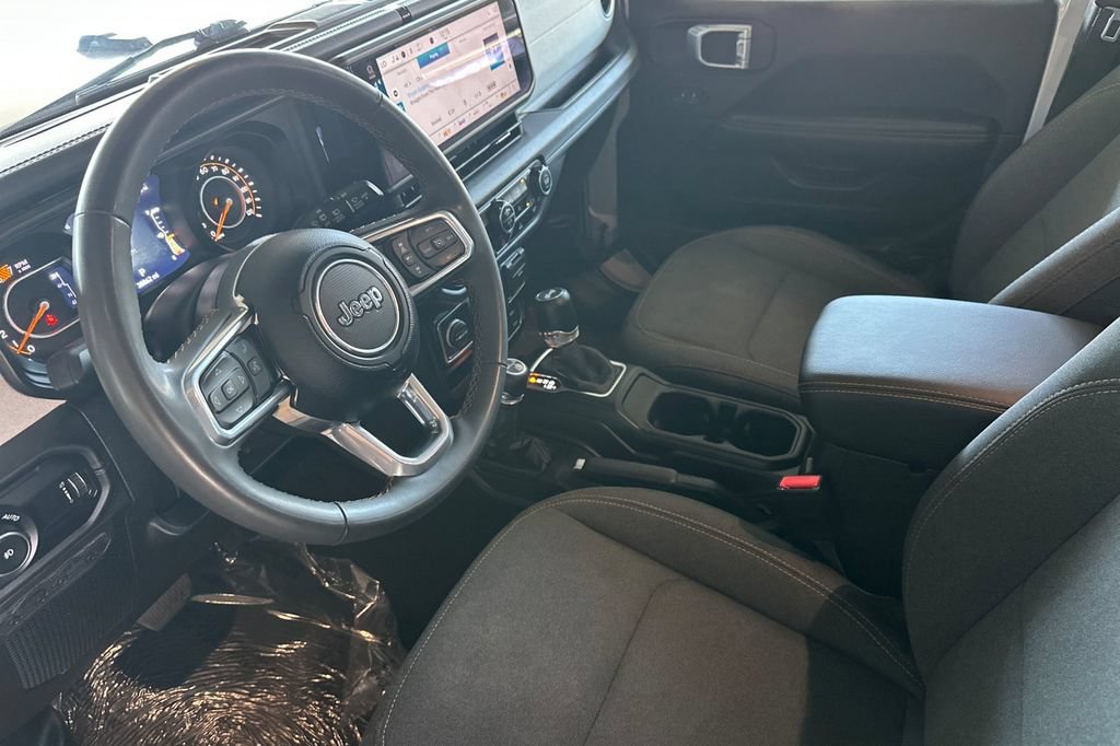 Used 2024 Jeep Wrangler Unlimited Sahara AWD/4WD image 12