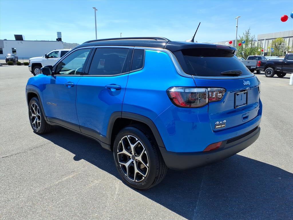 Used 2025 Jeep Compass Limited AWD/4WD image 3