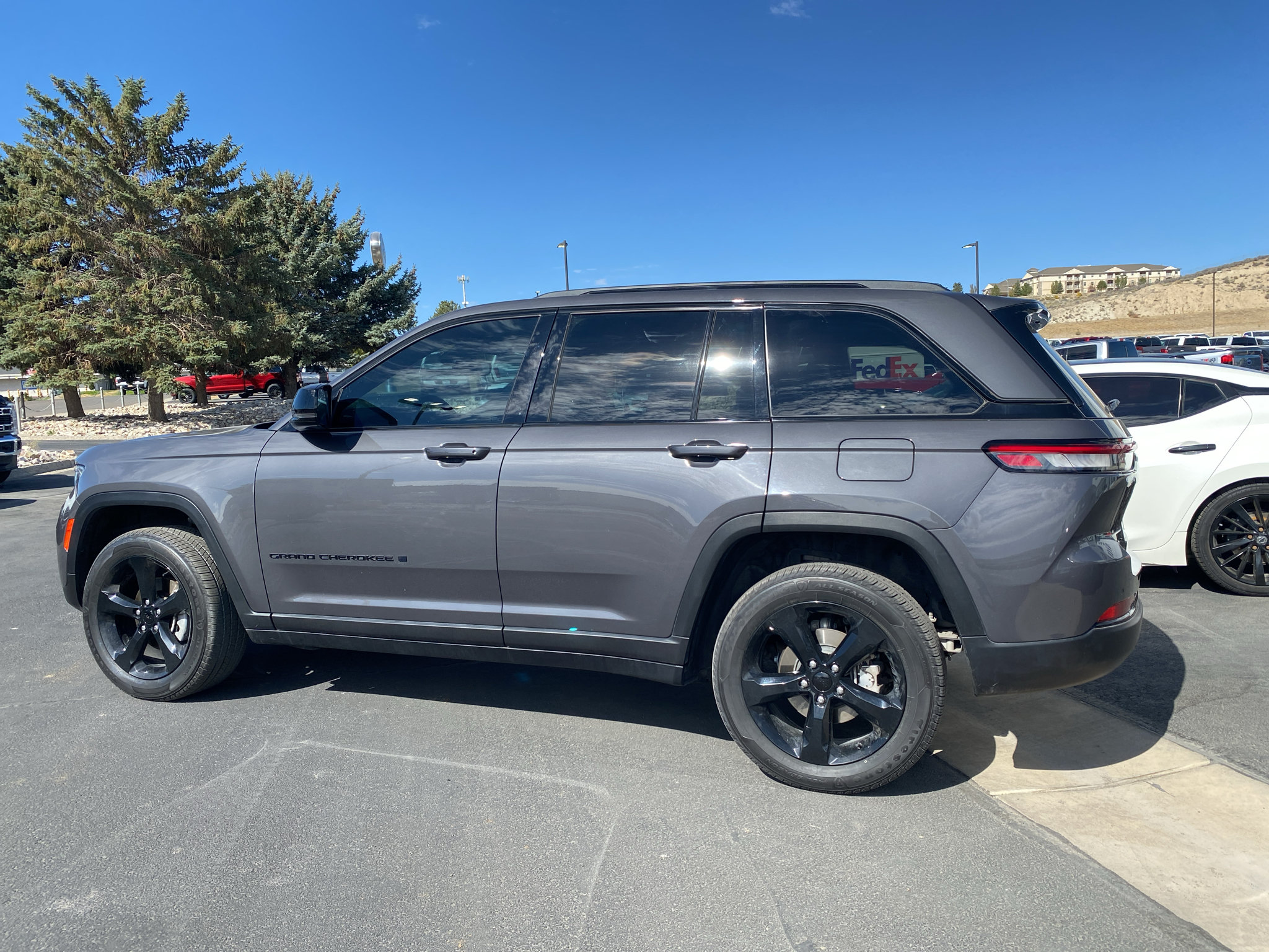Used 2023 Jeep Grand Cherokee Altitude AWD/4WD image 22