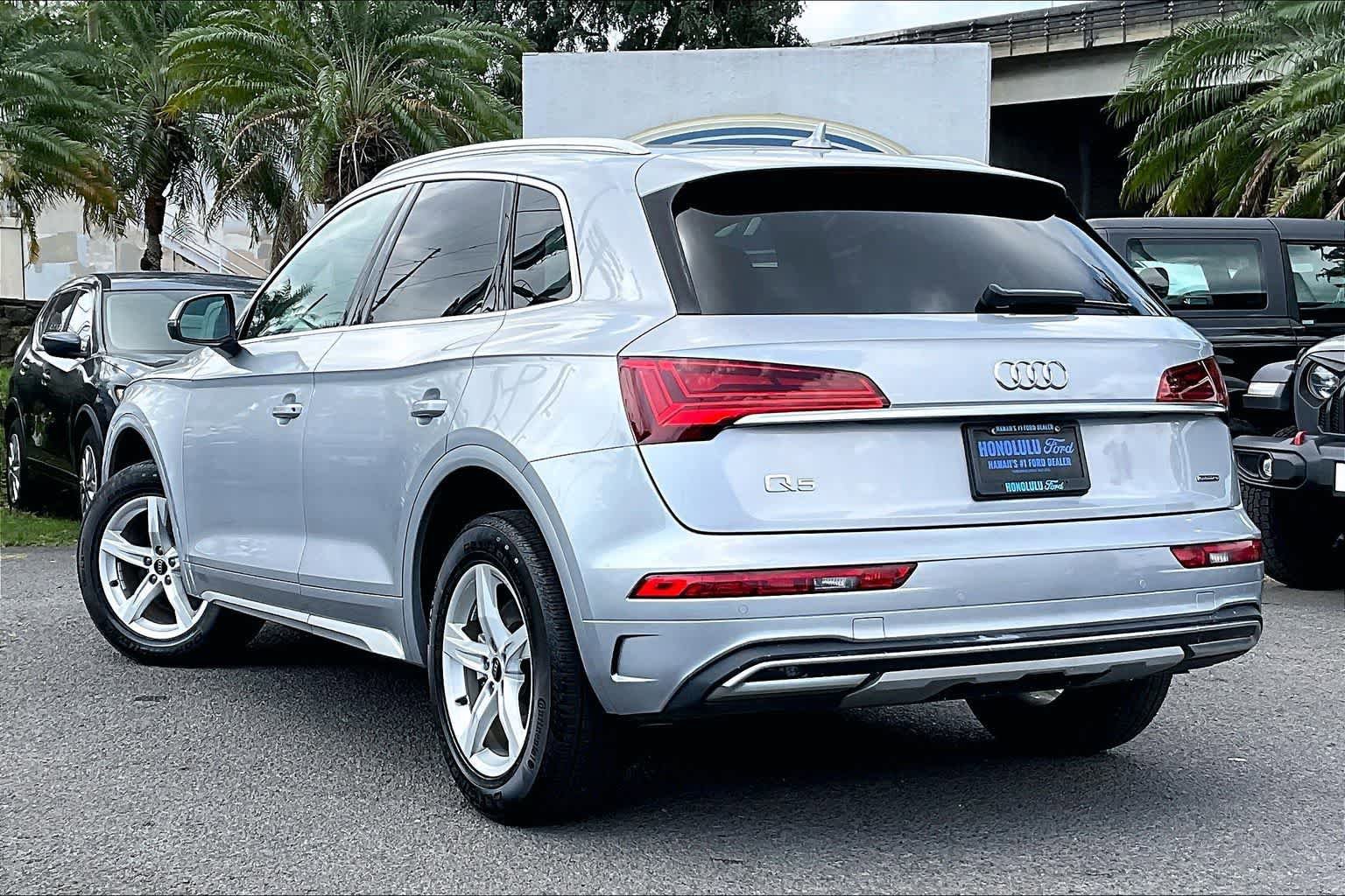 Used 2023 Audi Q5 2.0T Premium w/ Convenience Package AWD/4WD image 4