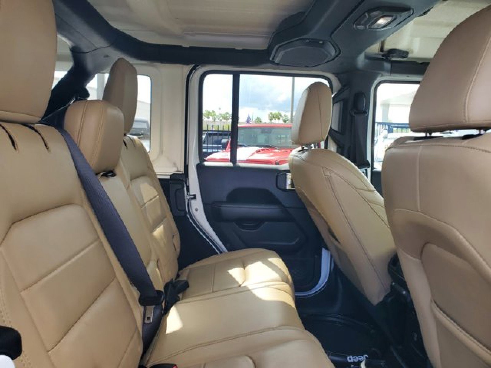Used 2018 Jeep Wrangler Unlimited Sahara image 30