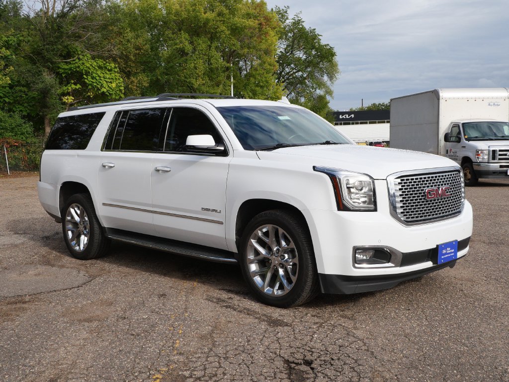 Used 2017 GMC Yukon XL Denali w/ Open Road Package AWD/4WD image 1