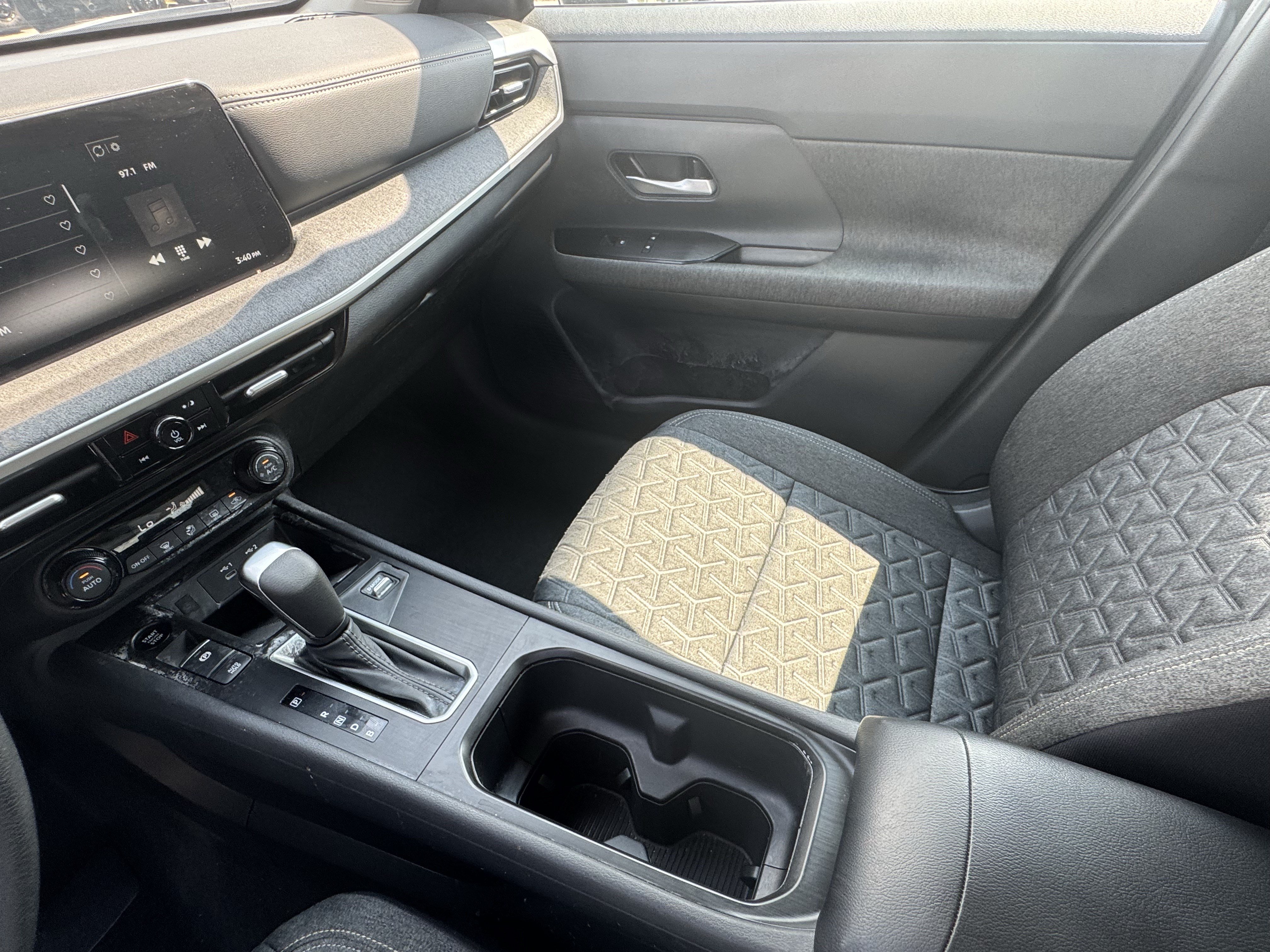 Used 2026 Nissan Kicks SV FWD image 27