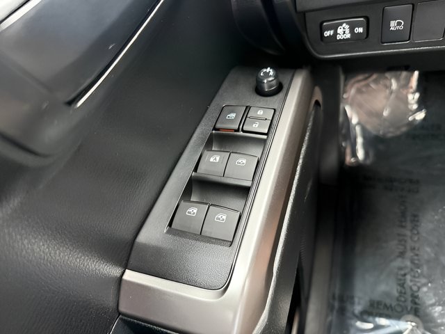 Used 2021 Toyota Tacoma SR5 AWD/4WD image 19