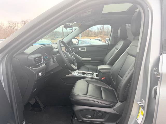 Certified 2022 Ford Explorer XLT w/ Equipment Group 202A image 16