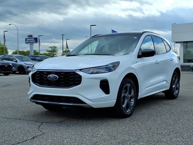 Certified 2023 Ford Escape ST-Line w/ Tech Pack #1 AWD/4WD image 3