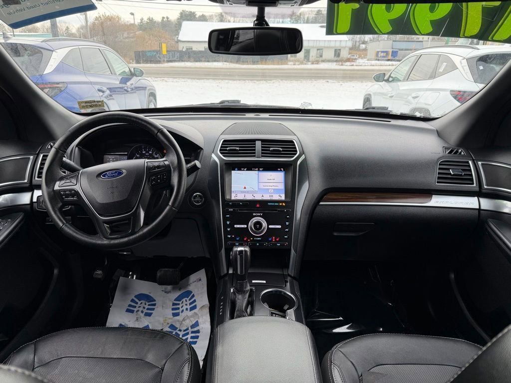 Certified 2018 Ford Explorer Limited image 4