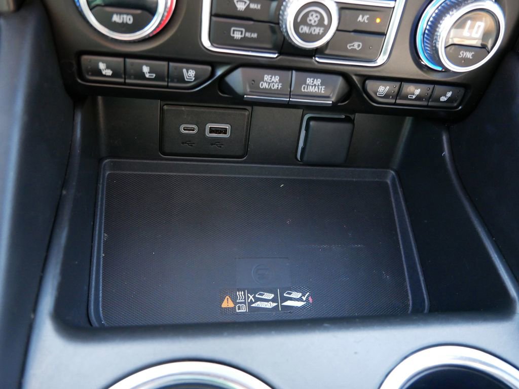 Used 2023 GMC Yukon AT4 w/ AT4 Premium Package image 28