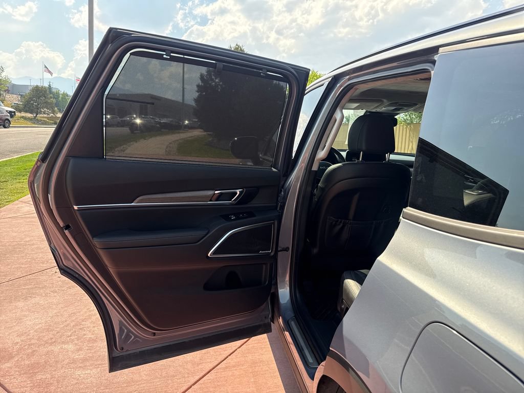 Used 2022 Kia Telluride SX w/ SX Prestige Package AWD/4WD image 22