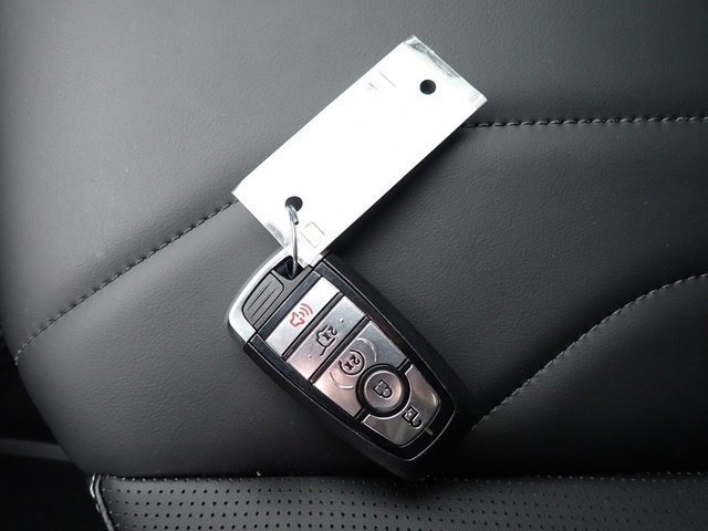 Certified 2025 Ford Escape Platinum w/ Premium Technology Package image 30