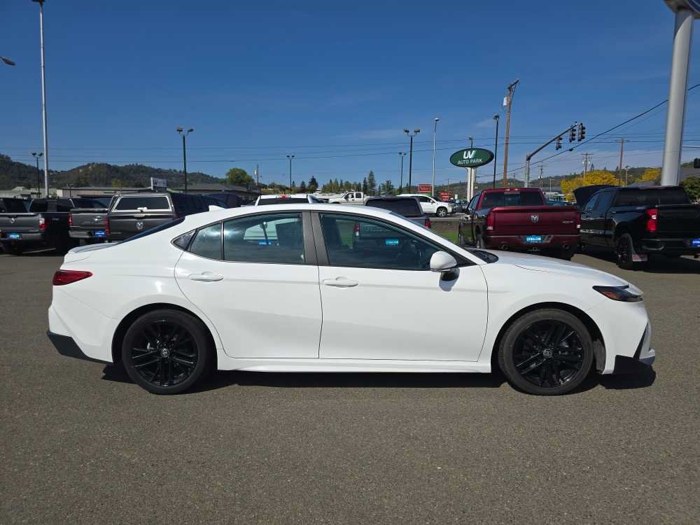 Used 2025 Toyota Camry SE FWD image 6