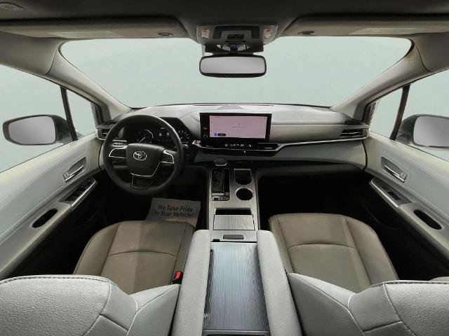 Used 2025 Toyota Sienna XLE FWD image 25