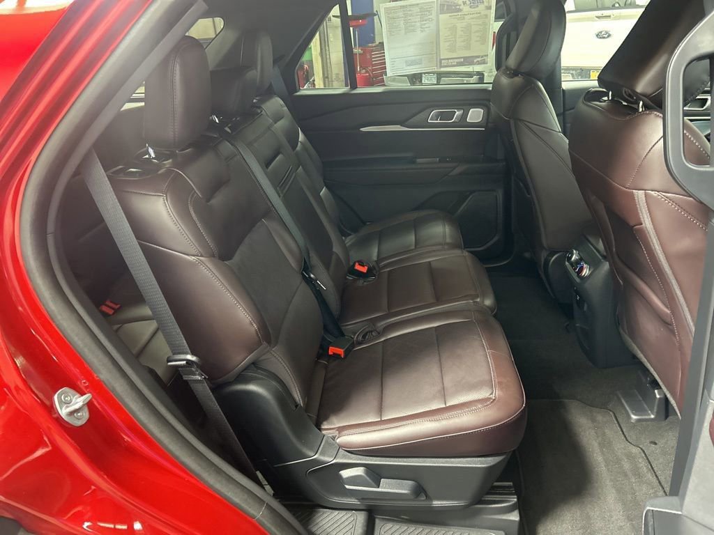 Certified 2025 Ford Explorer Platinum image 10