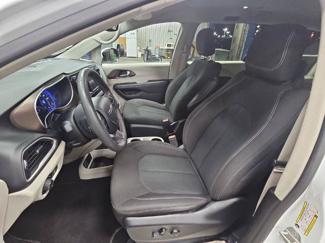 Used 2023 Chrysler Voyager LX FWD image 15