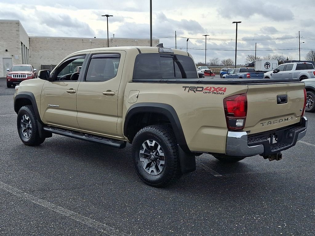Used 2019 Toyota Tacoma TRD Off-Road image 2