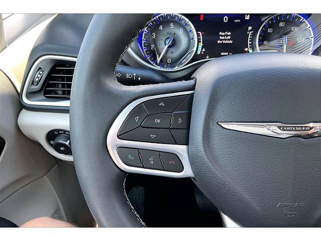 Used 2024 Chrysler Pacifica Touring-L FWD image 11