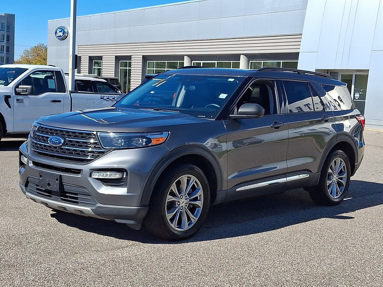 Certified 2023 Ford Explorer XLT w/ Equipment Group 202A AWD/4WD image 5