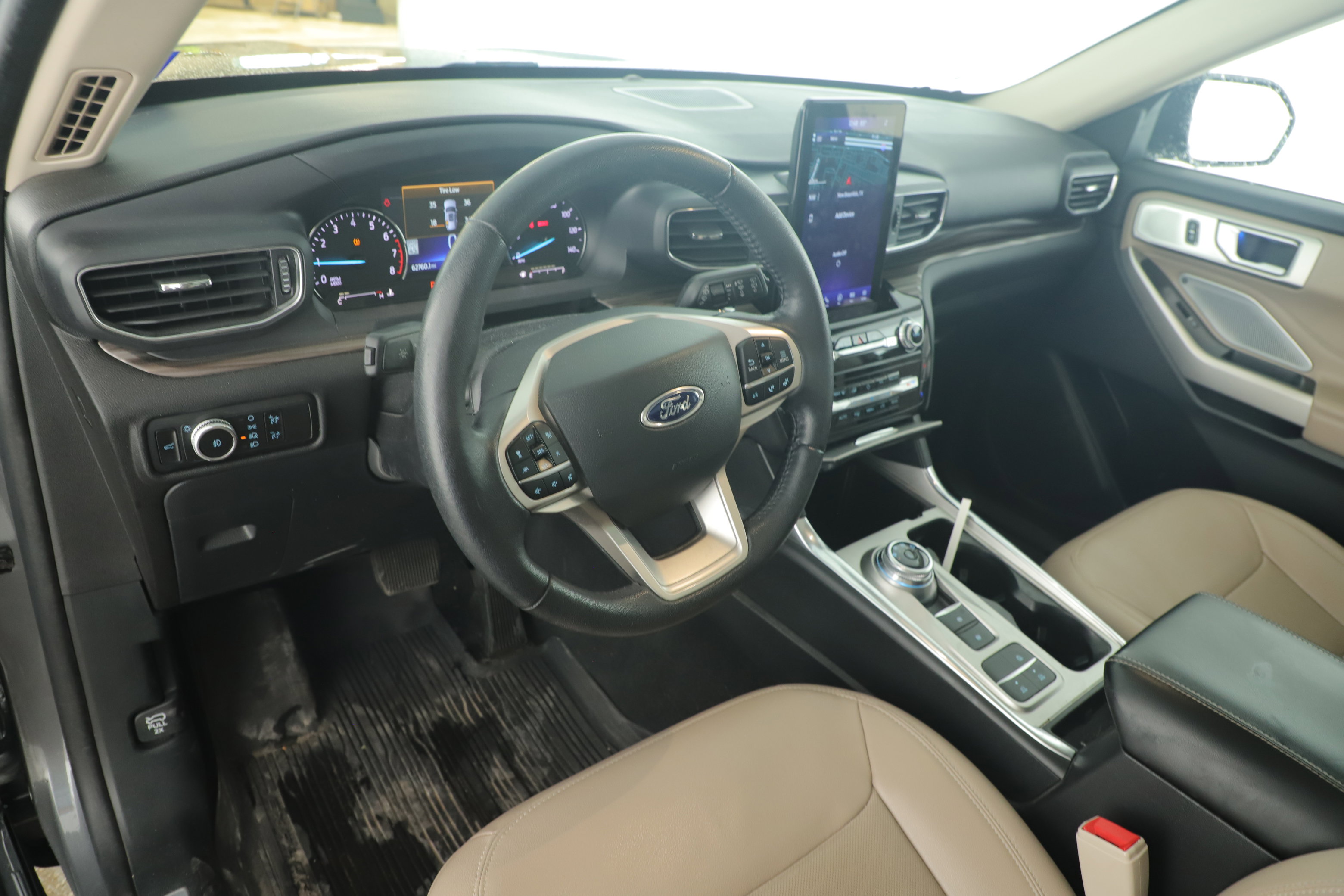 Certified 2022 Ford Explorer Limited w/ Limited Technology Package image 11