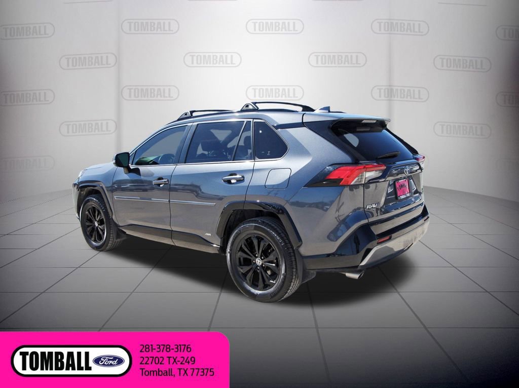 Used 2022 Toyota RAV4 SE image 3
